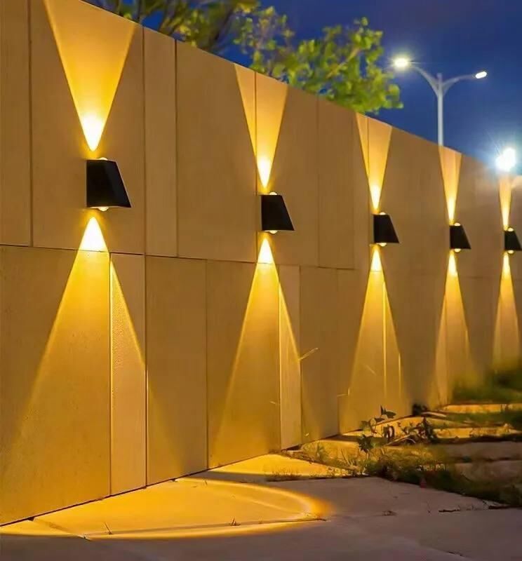 Світлодіодний фасадний настінний світильник SunLamp на сонячній батареї